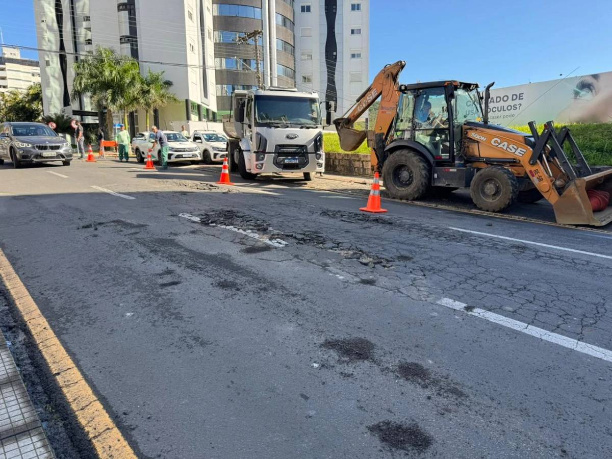 Vídeo: rompimento de adutora afeta abastecimento de água em Criciúma — foto 1