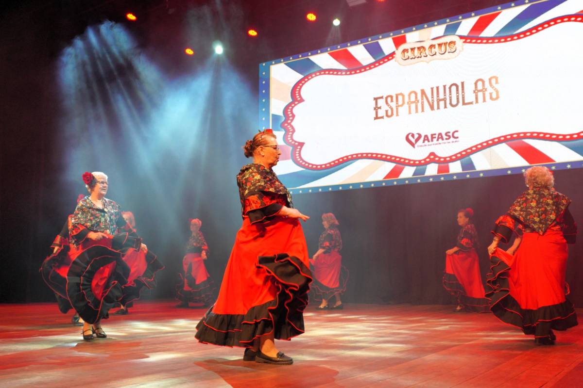Show de Talentos da Afasc: terceira idade encanta com alegria e emoção no Teatro Elias Angeloni — foto 2