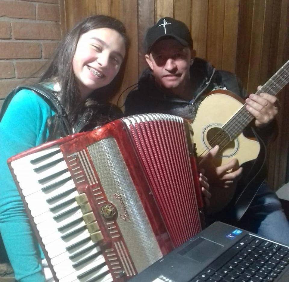 Quando a música une gerações: professor compartilha legado com filhos no Sul de Santa Catarina — foto 1
