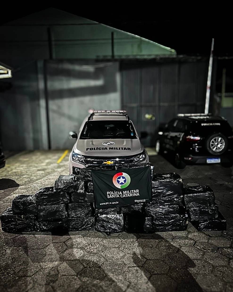 Jovens são flagrados transportando mais de 600 quilos de maconha na BR-101 — foto 1