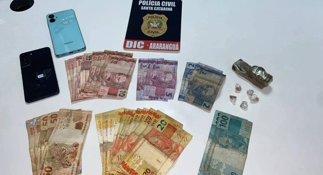 Dupla investigada por tráfico de drogas é presa em Araranguá — foto 1