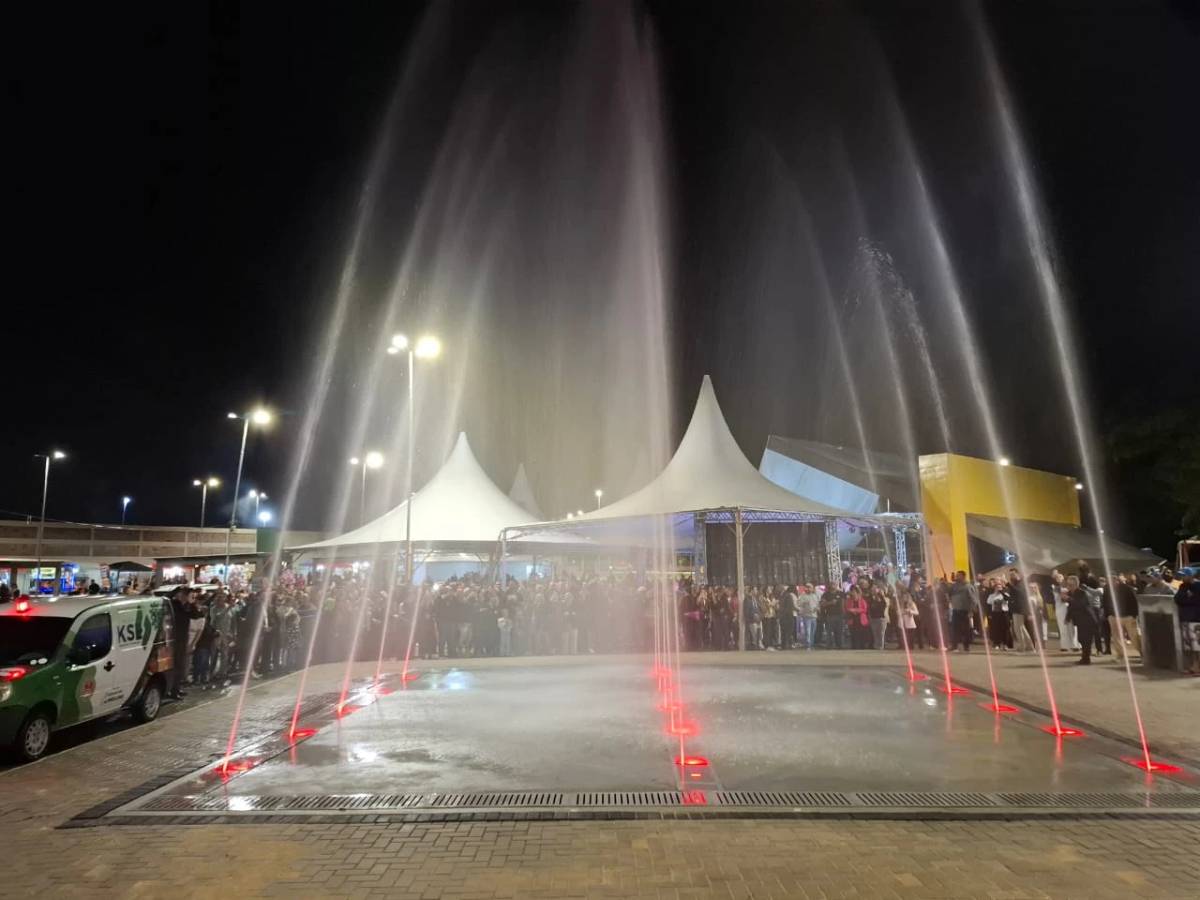 Vídeos: funcionamento do chafariz é mostrado na inauguração do parque da Santa Luzia — foto 5