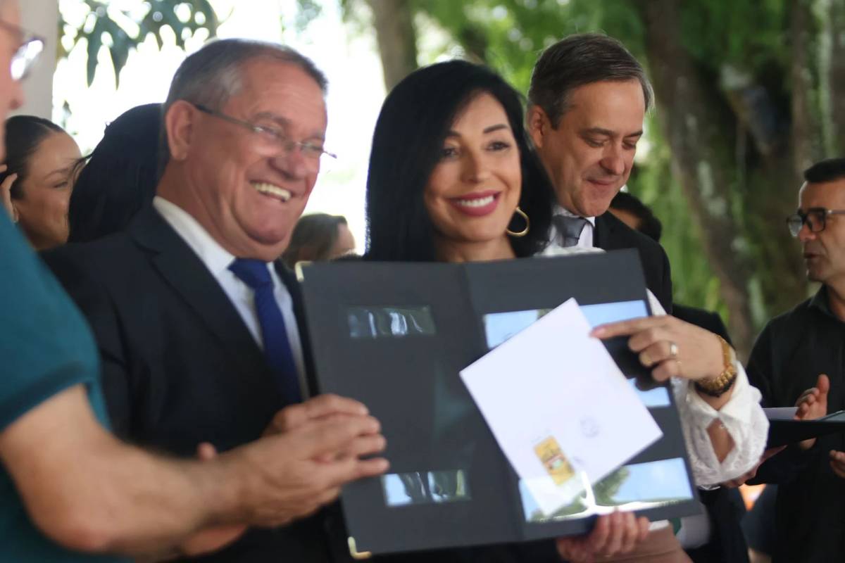 Selo postal especial dos Correios é lançado durante a comemoração de emancipação de Criciúma — foto 1