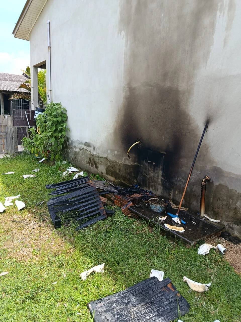 Morro da Fumaça: botijão de gás provoca princípio de incêndio em residência — foto 1