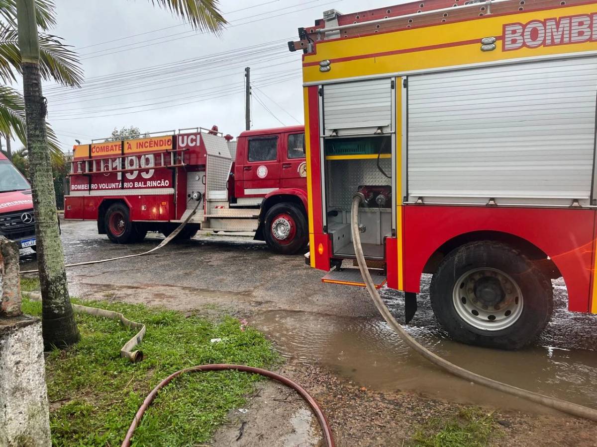 Residência que vítima de feminicídio foi encontrada morta é destruída por incêndio — foto 5