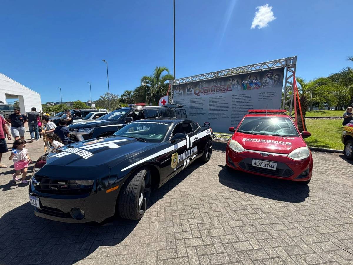 Fotos e vídeo: forças de segurança realizam exposições e desfile em Criciúma — foto 2
