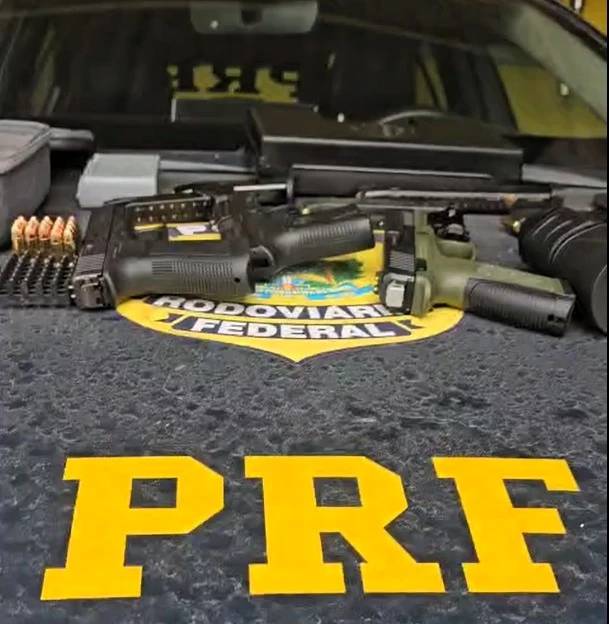 Vídeo: motorista é flagrado transportando pistolas e mais de 160 munições na BR-101 — foto 3