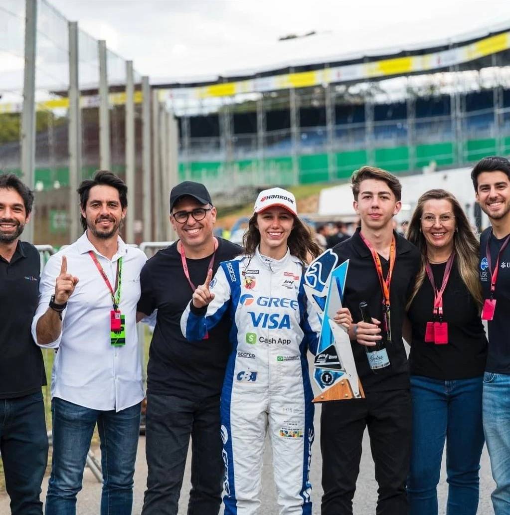Vídeo: piloto criciumense vence corrida em Interlagos pela Fórmula 4 Brasil — foto 1
