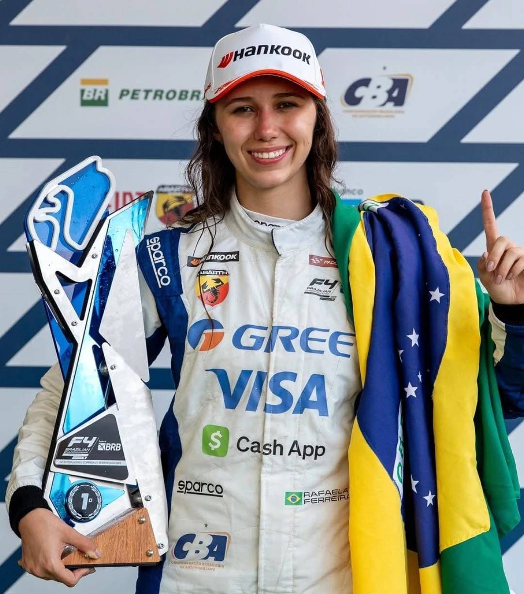 Vídeo: piloto criciumense vence corrida em Interlagos pela Fórmula 4 Brasil — foto 2