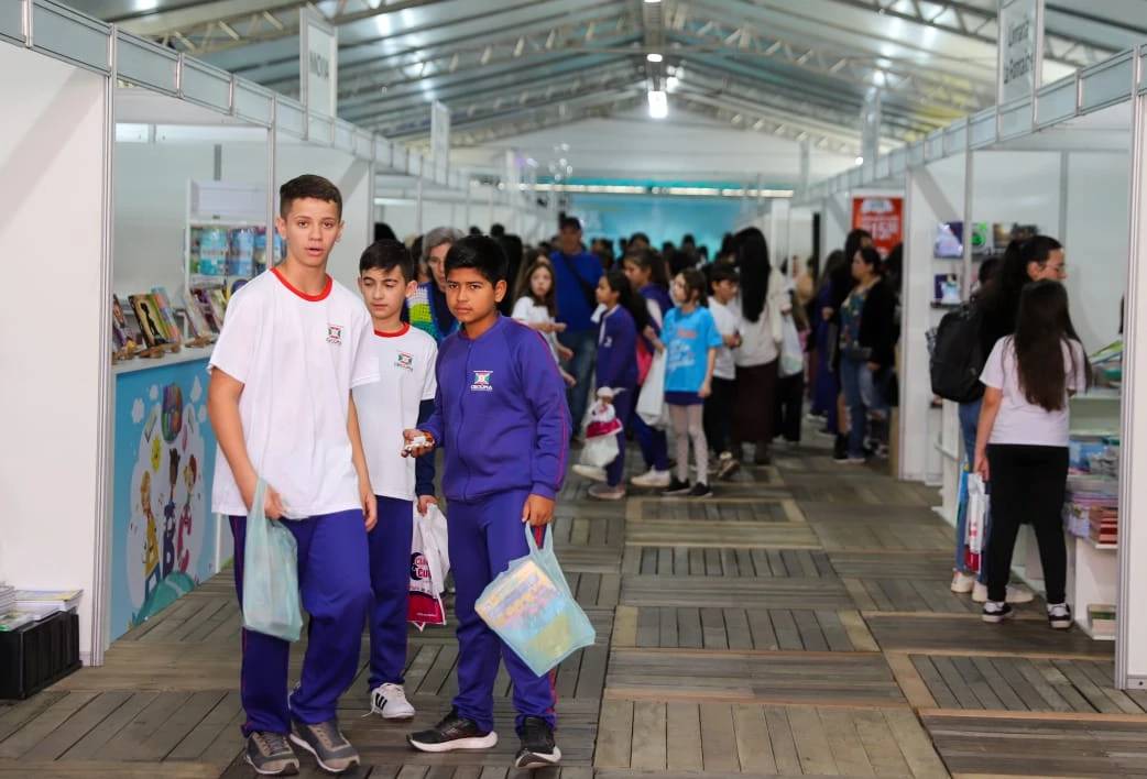 Últimos dias: Feira do Livro do Centenário entra na reta final em Criciúma — foto 2