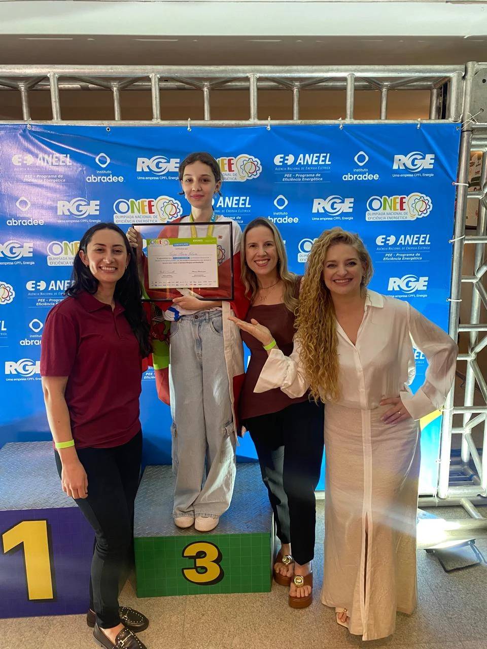 Representando SC, aluna de Içara conquista medalha de bronze em olimpíada nacional — foto 1