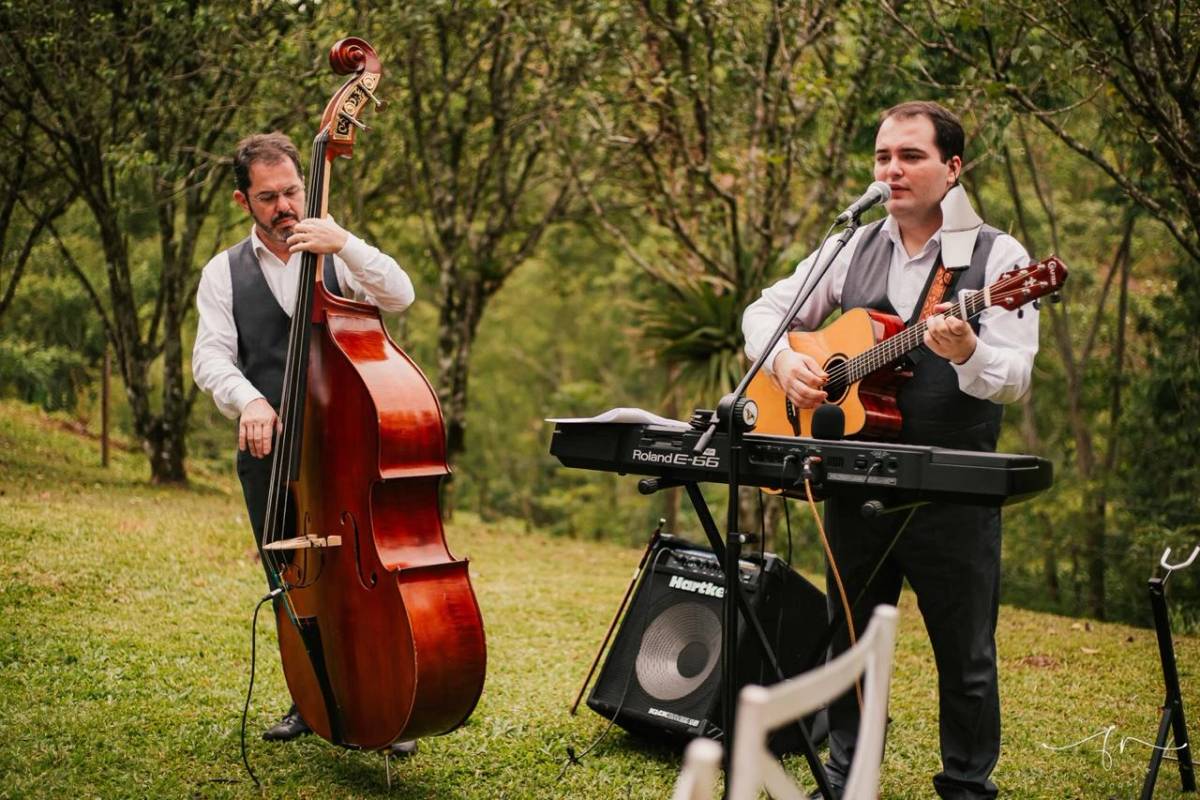 Jazz, rock e samba: trio Mistura Fina transforma sucessos populares em clássicos pela região Sul de SC — foto 1
