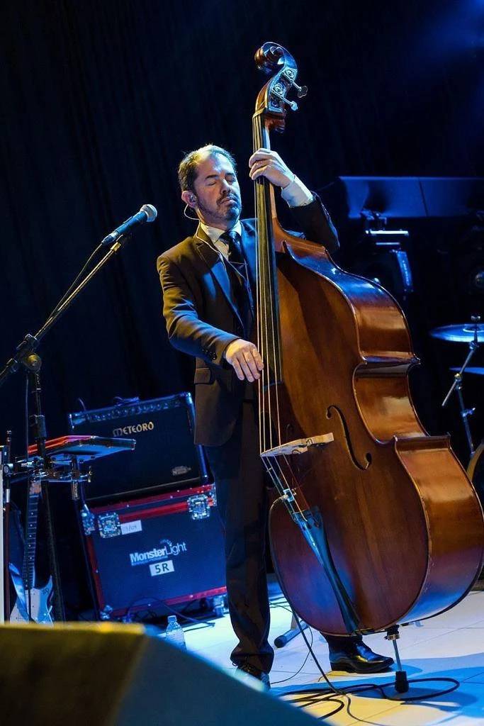 Jazz, rock e samba: trio Mistura Fina transforma sucessos populares em clássicos pela região Sul de SC — foto 9