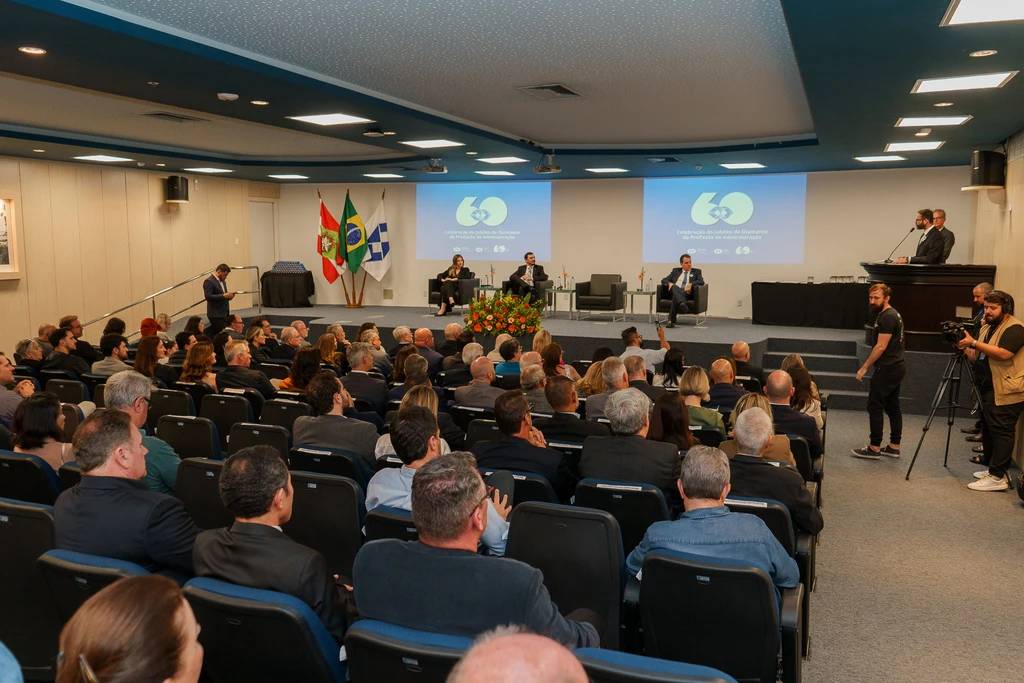 Reitora em Exercício e professor da Unesc são homenageados em evento da área de administração — foto 2
