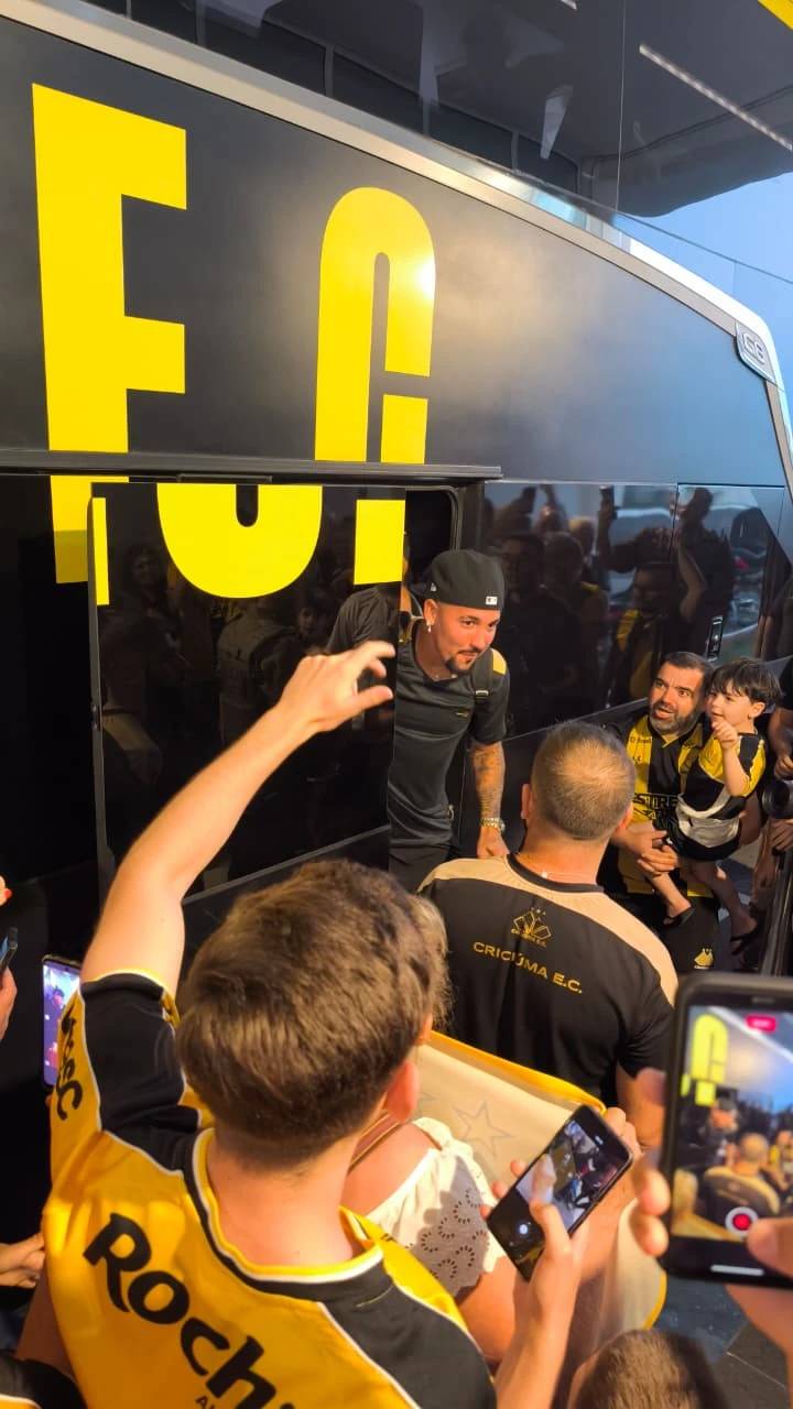 Rumo à Série A: veja fotos e vídeos do embarque do Criciúma para Cuiabá — foto 1