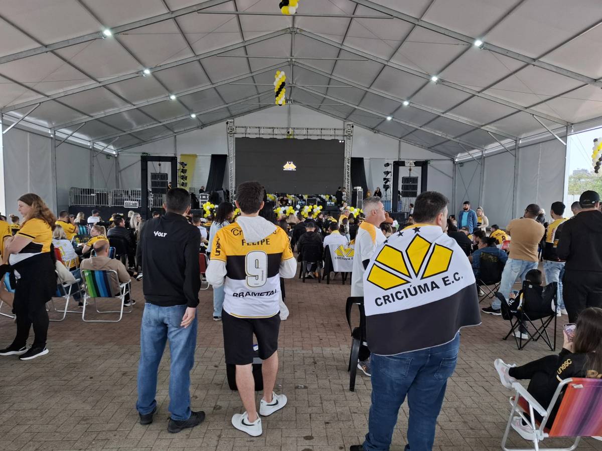 Carvoeiros se reúnem no Parque das Nações para assistirem jogo decisivo entre Tigre e Cuiabá — foto 2