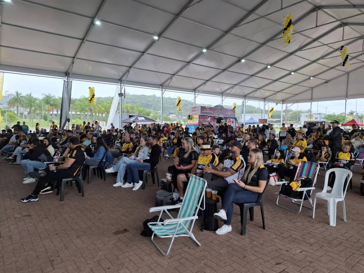 Carvoeiros se reúnem no Parque das Nações para assistirem jogo decisivo entre Tigre e Cuiabá — foto 5