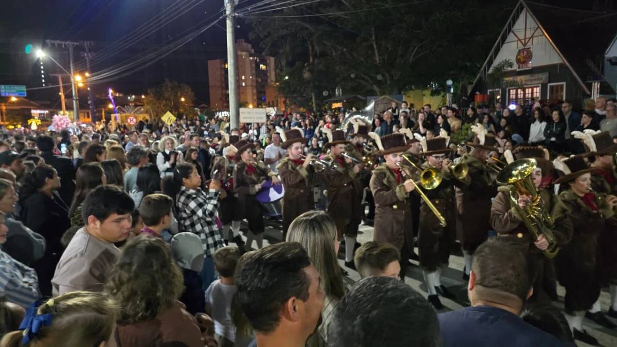 Chegada do Expresso Natalino emociona público na abertura da programação de Natal em Morro da Fumaça — foto 9
