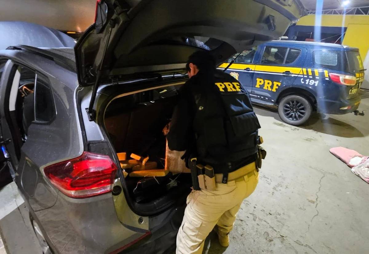 Adolescente prestes a completar 18 anos é flagrado com 300 kg de droga em carro roubado na BR-101 — foto 2