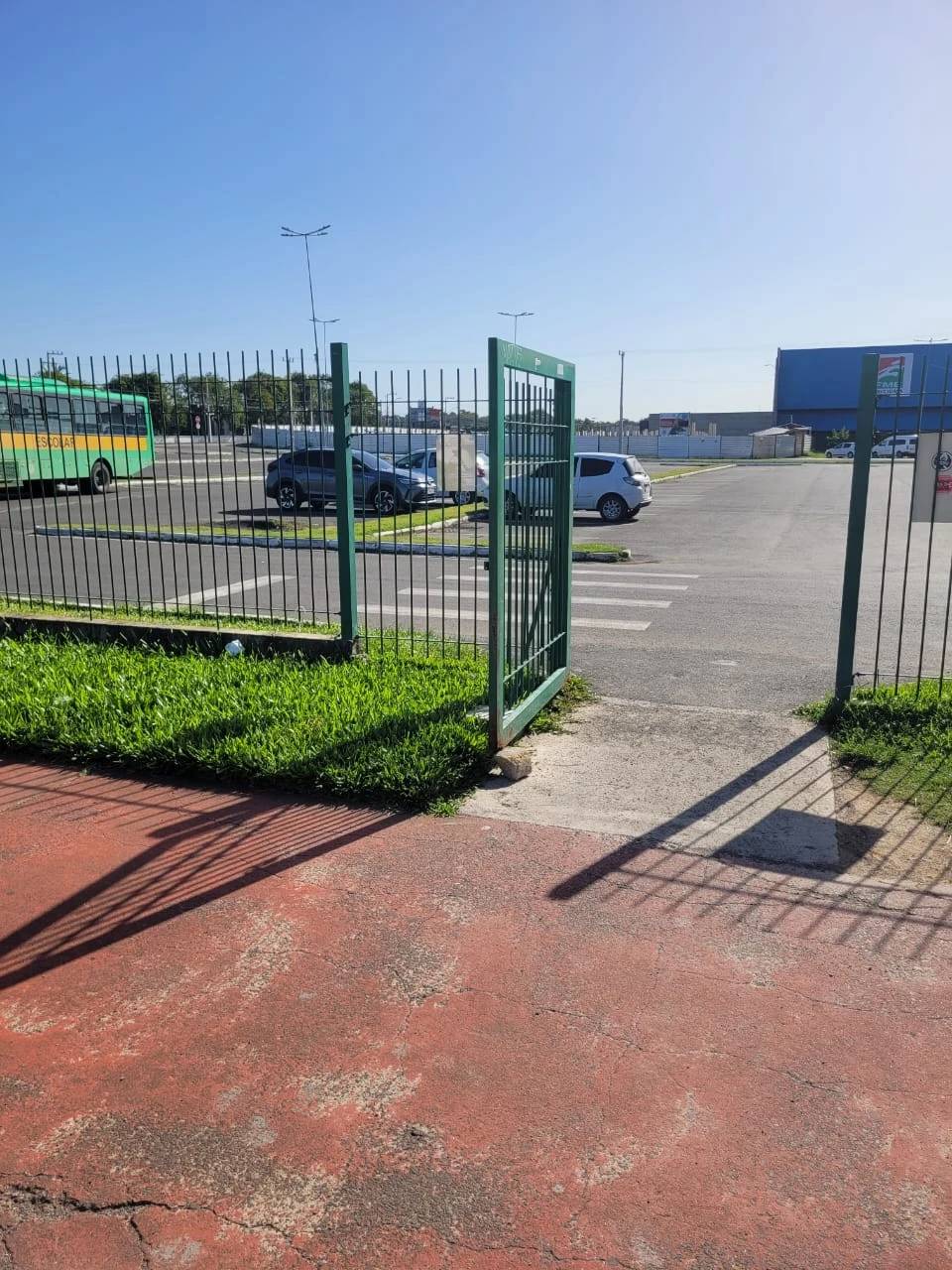 Adolescente pede melhorias para evitar acidentes em trecho ao lado do Parque da Prefeitura; veja vídeo — foto 1