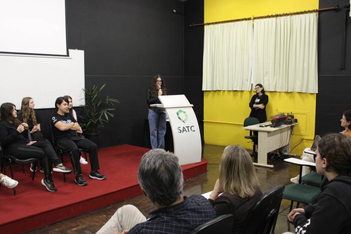 Satc Idiomas celebra conquista dos alunos em formatura emocionante — foto 2