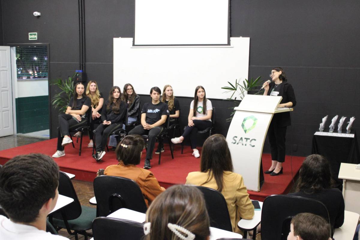 Satc Idiomas celebra conquista dos alunos em formatura emocionante — foto 3