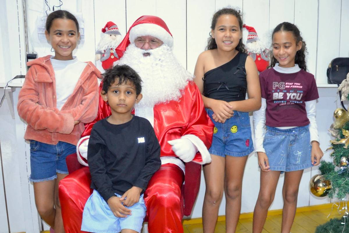 Clima de festa: Papai Noel chega de moto em Siderópolis — foto 1