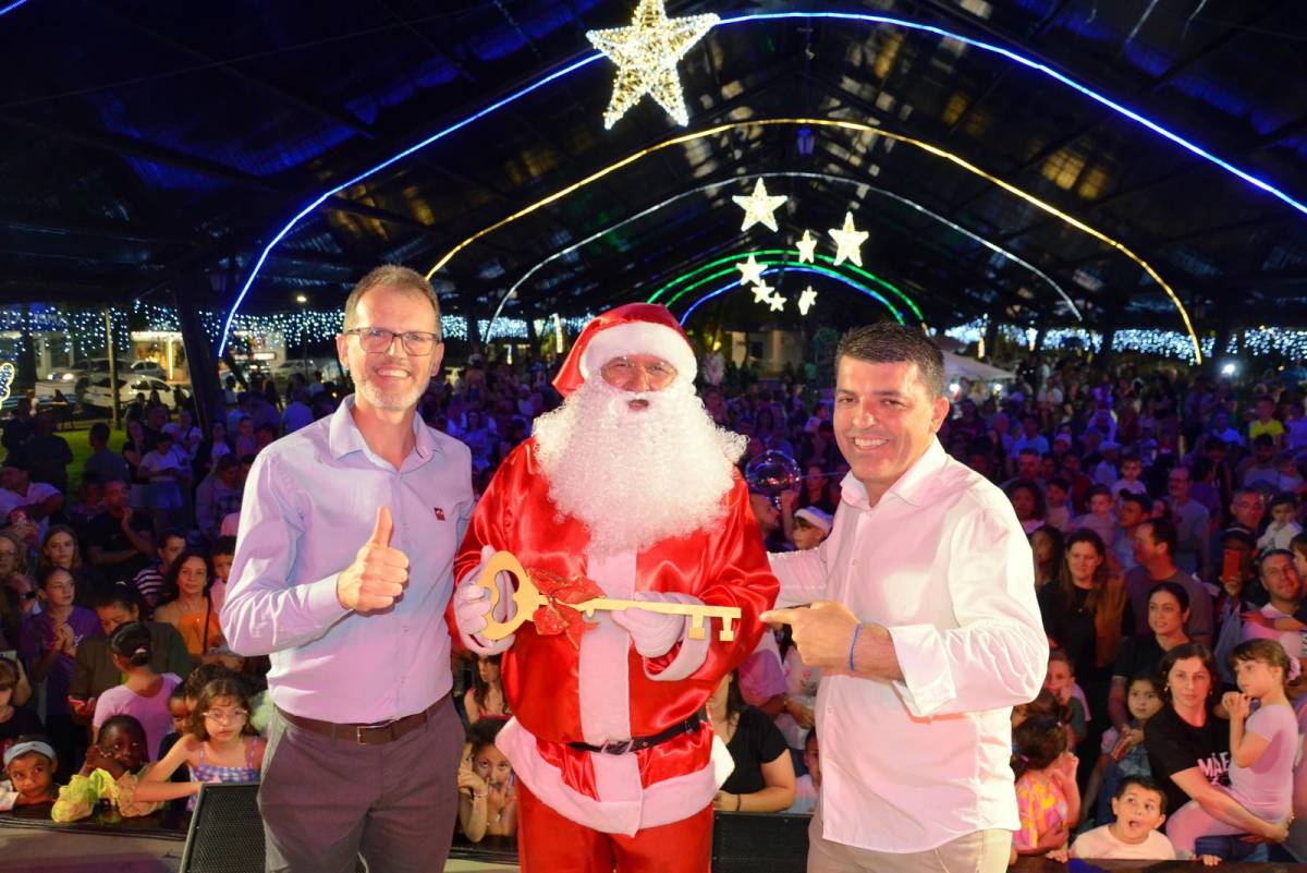 Clima de festa: Papai Noel chega de moto em Siderópolis — foto 2
