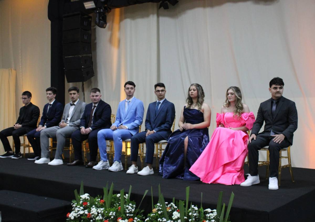 Formandos do Colégio Satc celebram conquistas ao lado de familiares e professores — foto 2