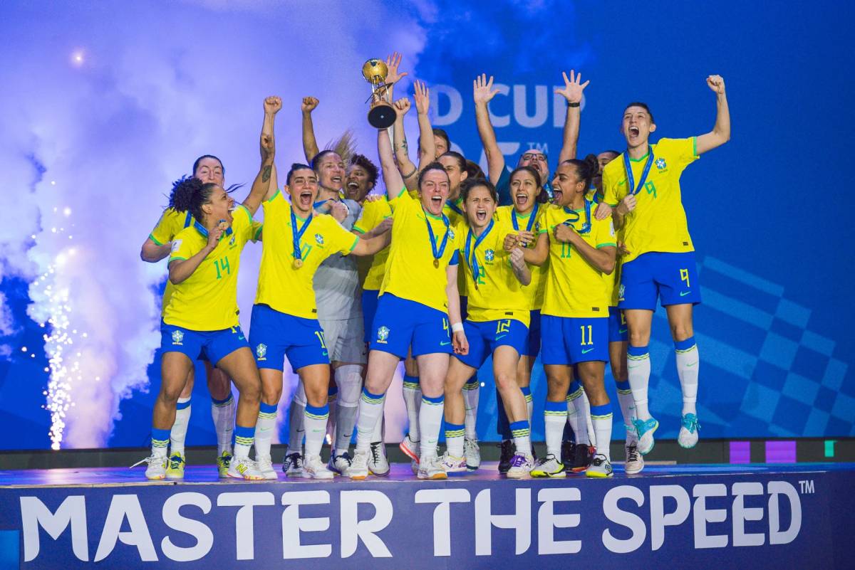 Natural de Orleans, capitã da Seleção Brasileira celebra título da Copa do Mundo Feminina de Futsal — foto 1