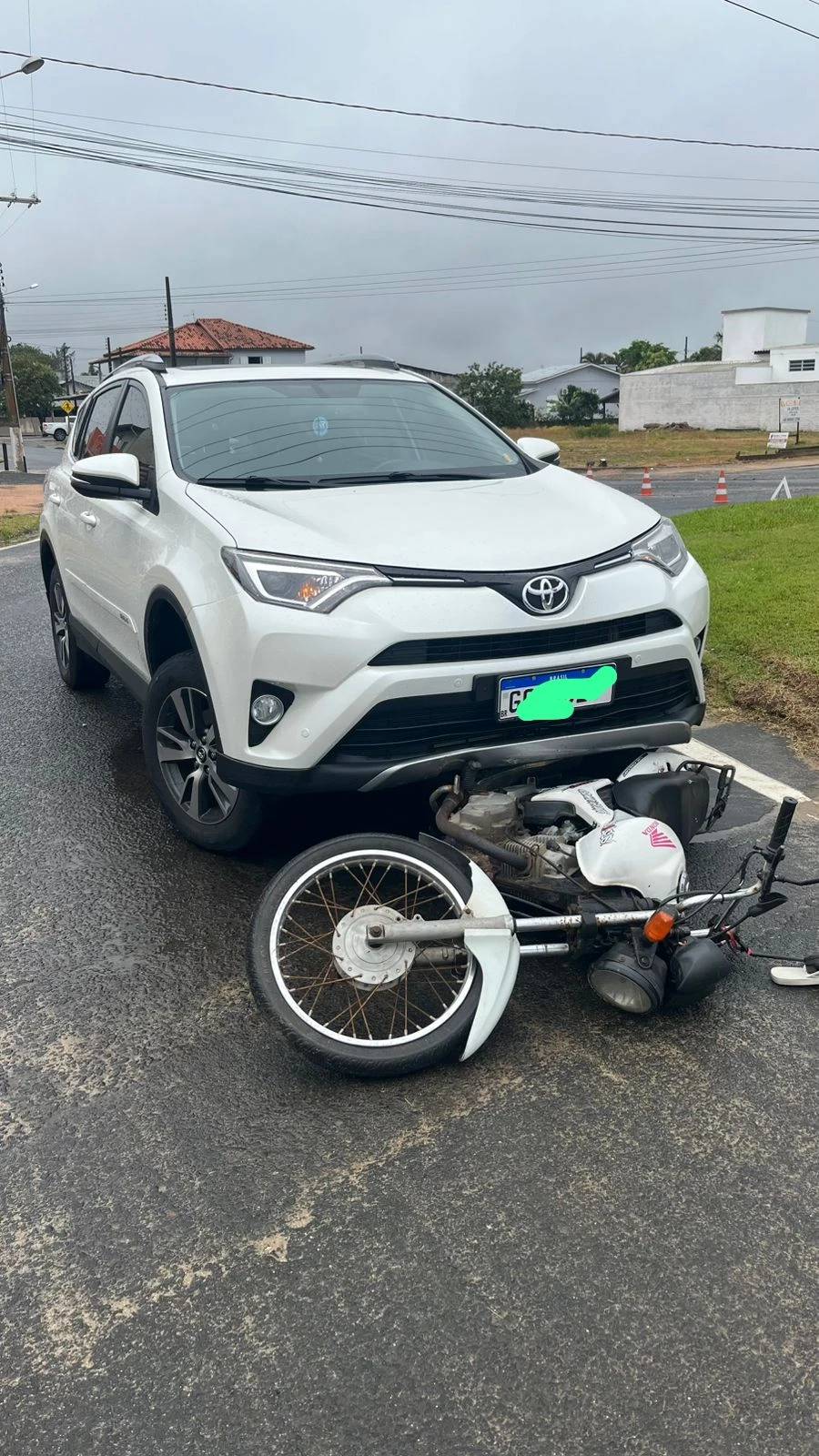 Colisão entre carro e moto deixa motociclista ferido no Rincão — foto 2