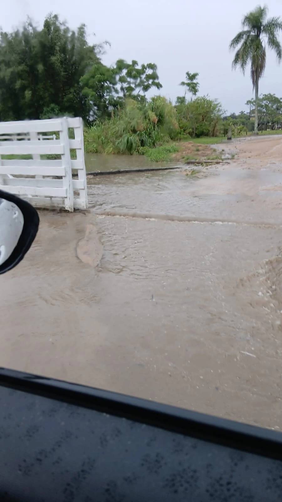 Vídeo: chuva causa alagamentos em bairros de Imbituba — foto 2