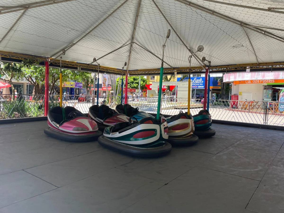 Brinquedos na Praça Nereu Ramos seguem disponíveis conforme horário especial de Natal — foto 2