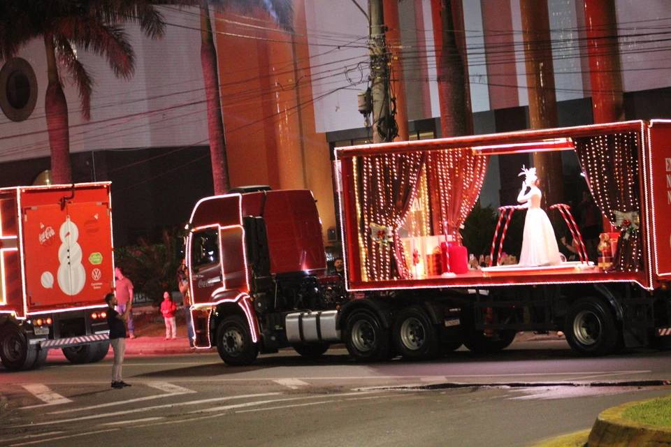 Caravana Iluminada da Coca-Cola leva magia do Natal e encanta moradores em Criciúma — foto 15