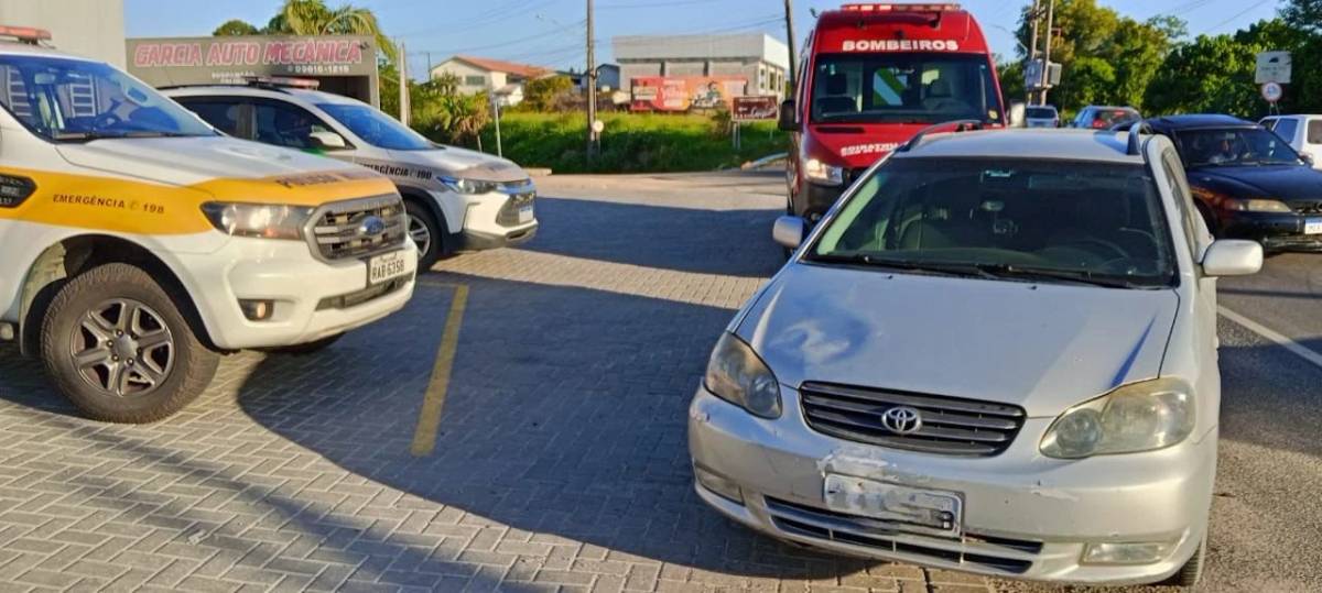 Acidente com carro emplacado em Criciúma deixa jovem gravemente ferido — foto 2