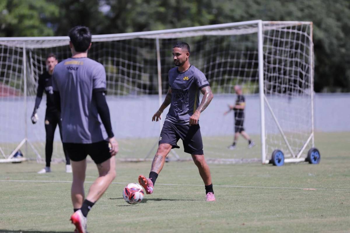Criciúma faz treino técnico e tático no Estádio da Montanha — foto 1