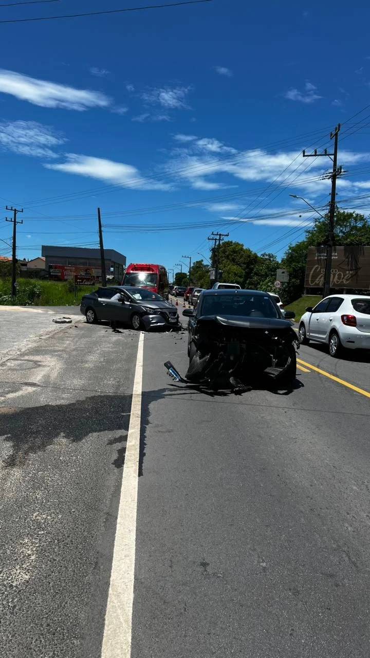 Veículos ficam destruídos após acidente em Jaguaruna — foto 8