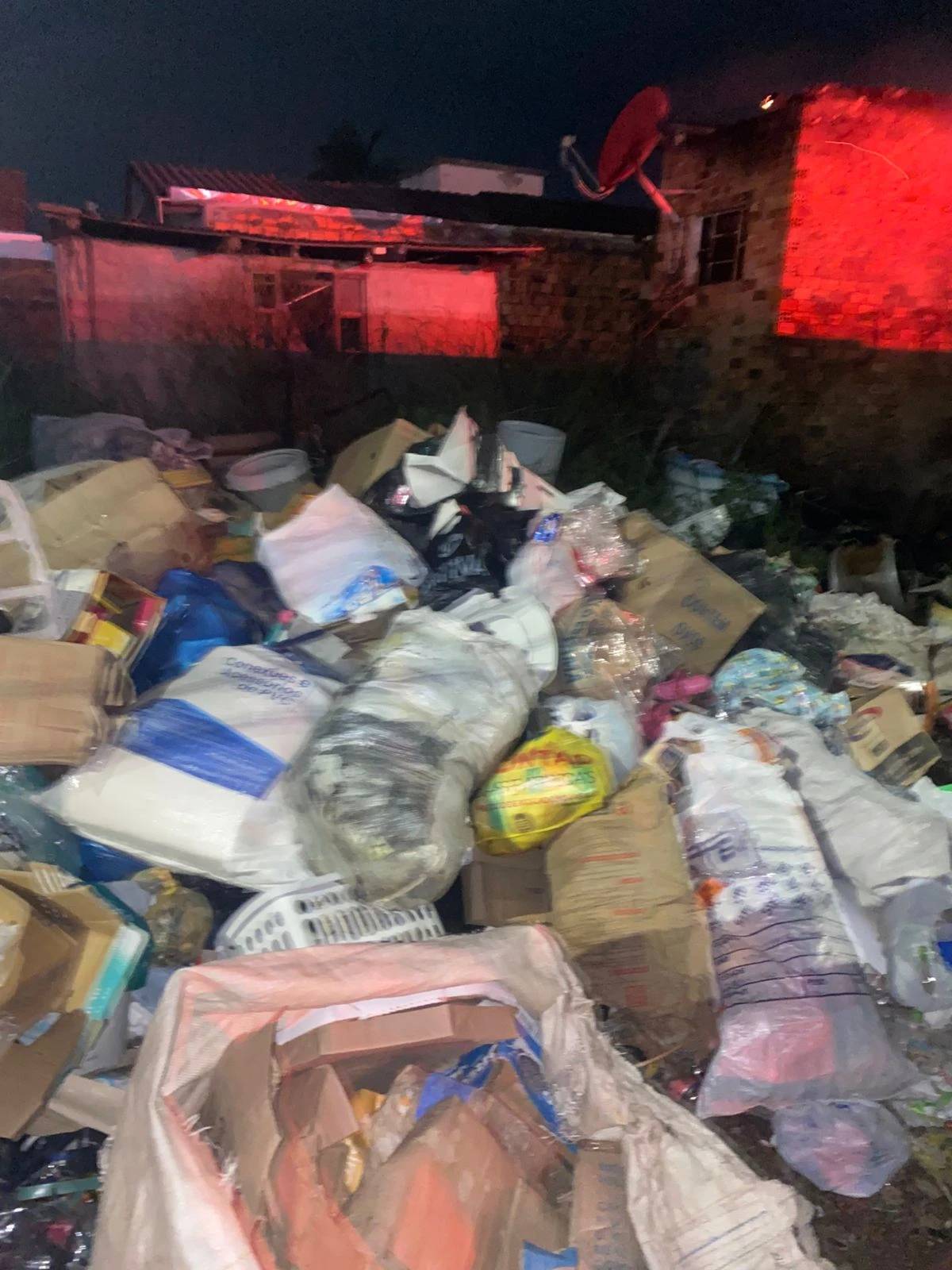 Residência é consumida pelo fogo no bairro Aurora, em Içara — foto 2