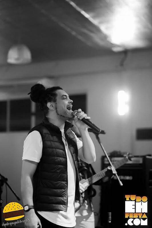 Estilo eclético marca carreira de músico criciumense em duas bandas da região — foto 2