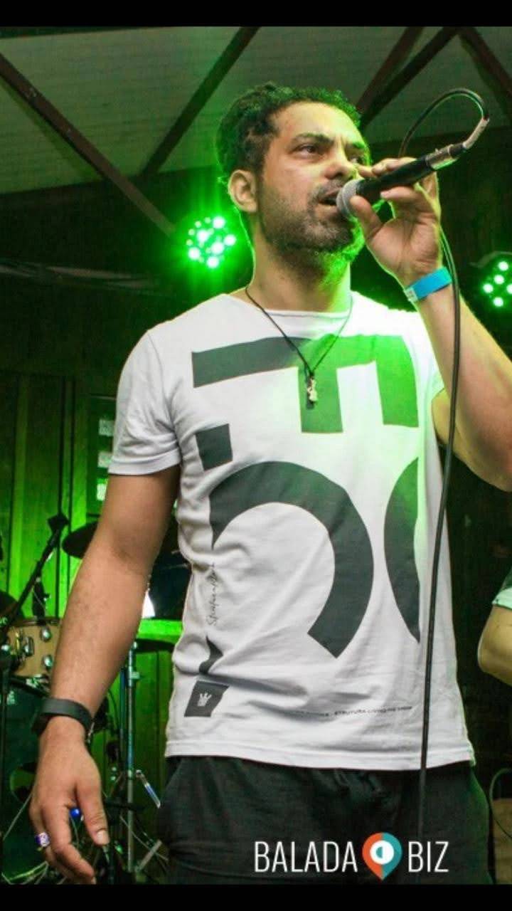 Estilo eclético marca carreira de músico criciumense em duas bandas da região — foto 1