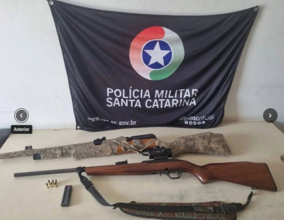 Inconformado com separação, homem espalha combustíveis pela casa da ex-companheira — foto 1