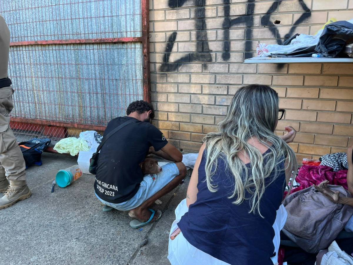 Vídeo: casal que vivia em barraca é encaminhado para internação no Pinheirinho — foto 2