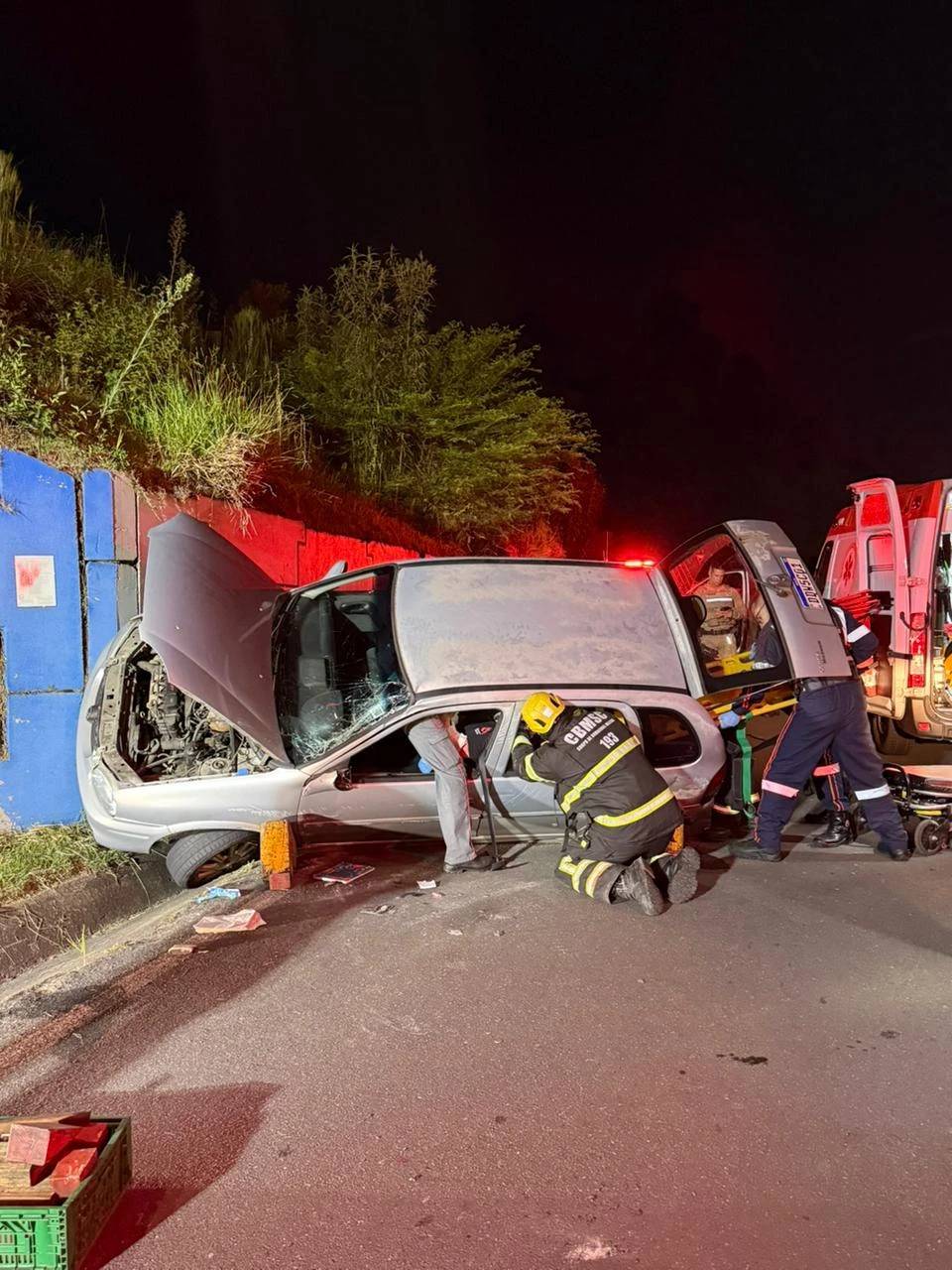 Fotos: acidente de trânsito deixa três feridos em Criciúma — foto 1