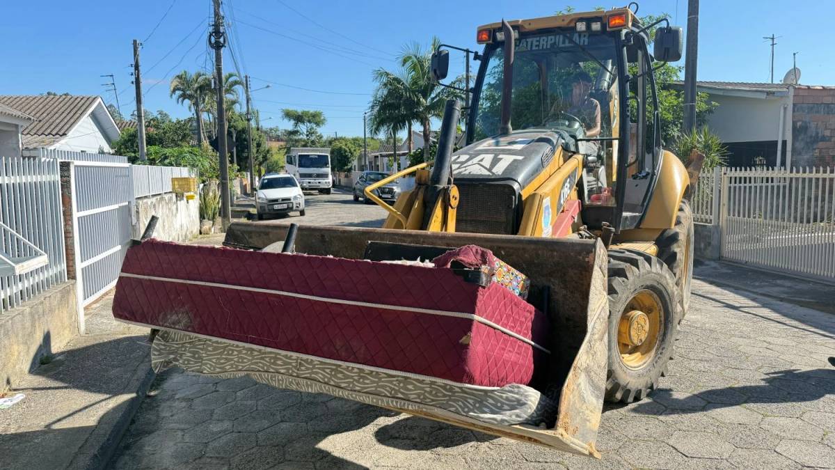 Mutirão recolhe 6,5 toneladas de itens volumosos em Morro da Fumaça — foto 2