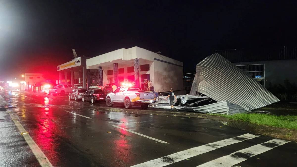 Temporal causa destelhamento na sede da Superintendência de Trânsito de Criciúma; veja fotos — foto 2