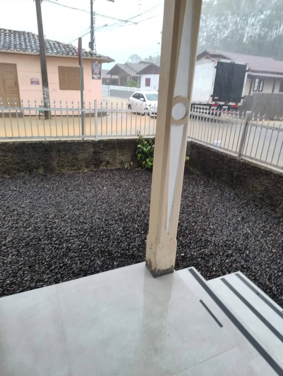 Vídeos: chuva intensa provoca acúmulo de água em ruas de Lauro Müller — foto 2