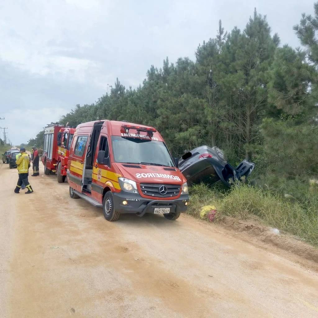 Acidente entre dois carros ocorreu na tarde deste domingo, dia 15, na Zona Norte