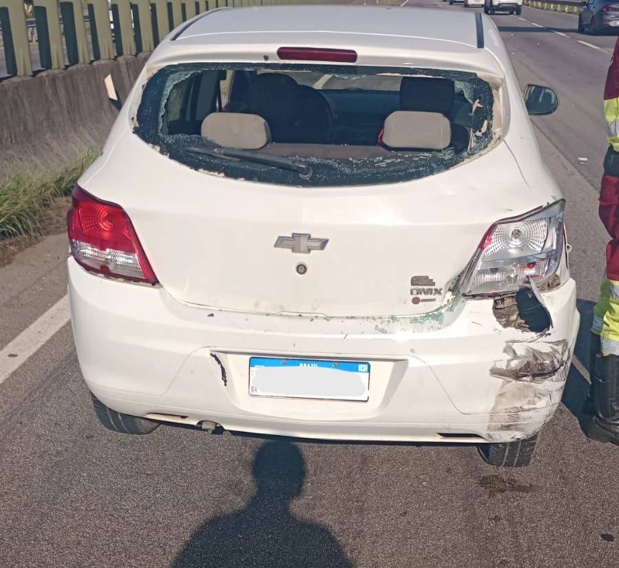 Motociclista morre após colisão contra carro na BR-101 — foto 1