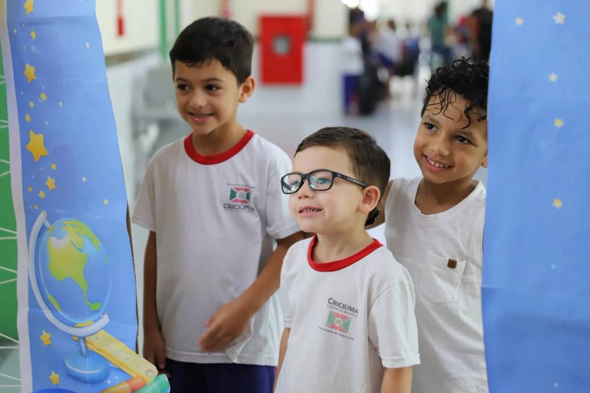 Reencontros e expectativas: Mais de 21 mil estudantes retornaram às aulas em Criciúma — foto 1