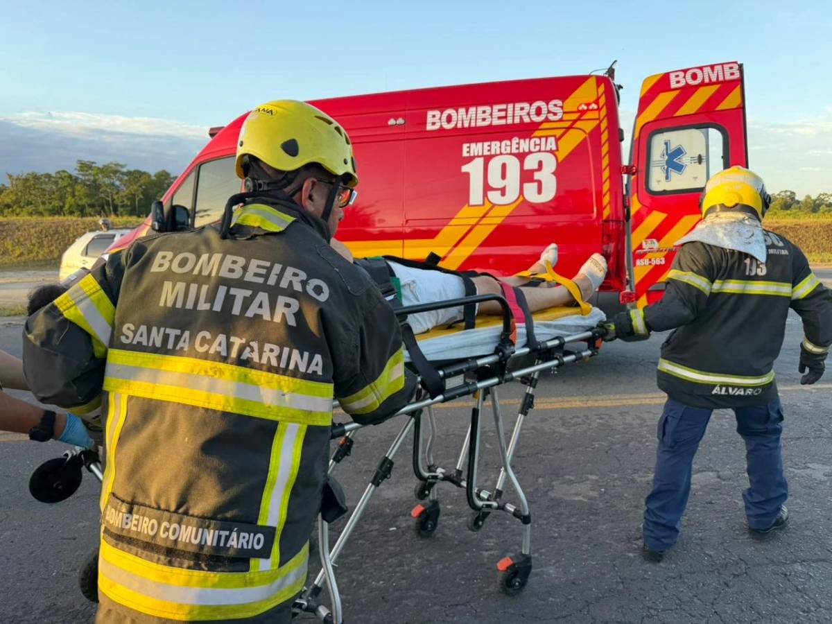 Motorista fica preso às ferragens após acidente em Criciúma — foto 1